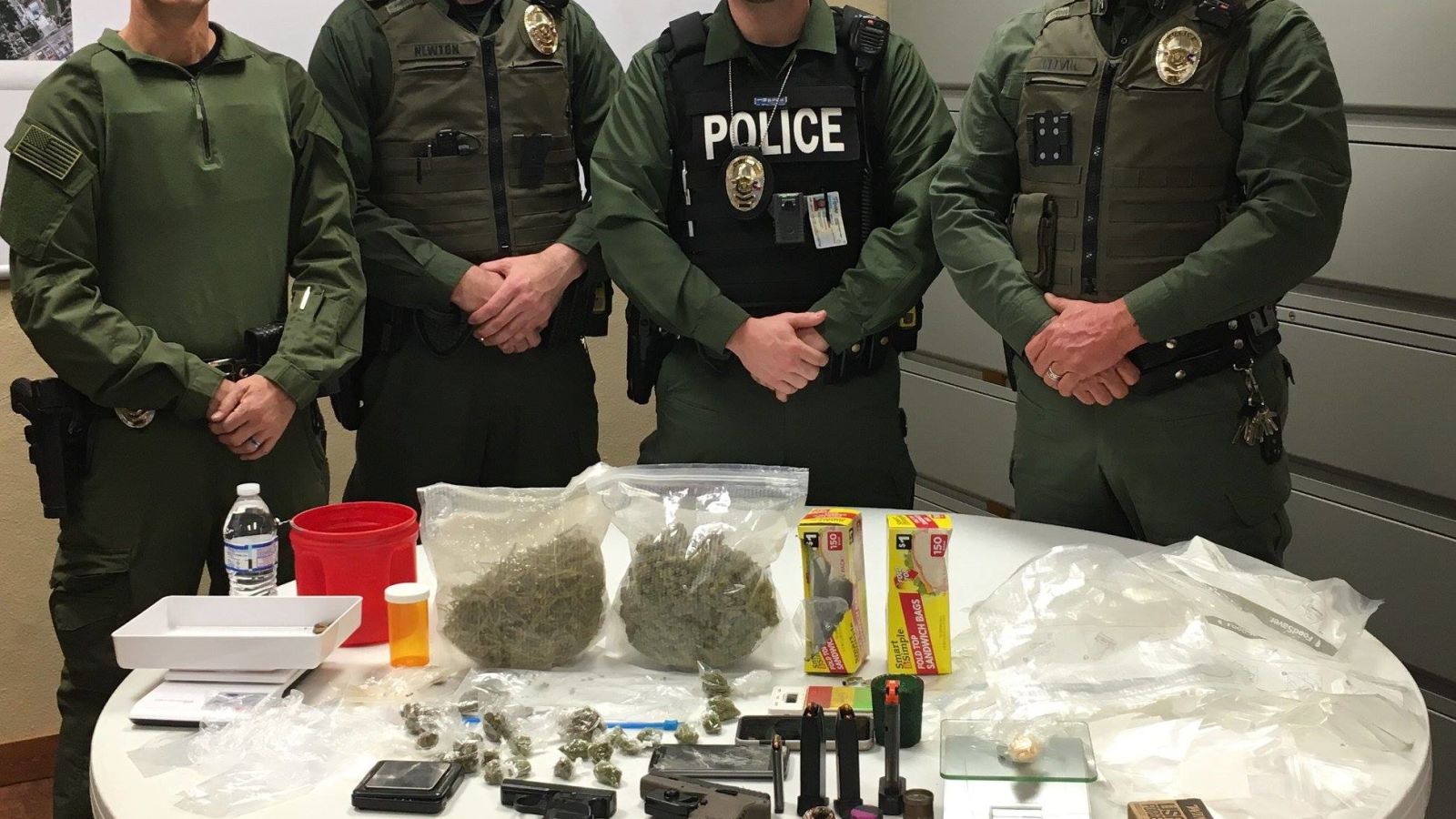 Weapons%20and%20Drugs%20on%20sale,%205%20individuals%20arrested